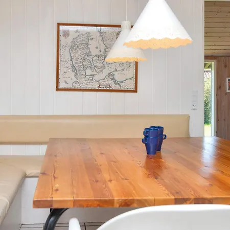 度假居 8 Person In *