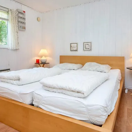 度假居 8 Person In *